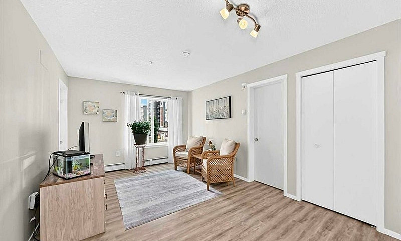 Modern 2 Bed + Den C...