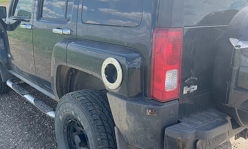 Hummer H3...