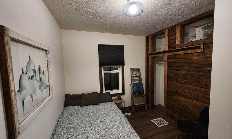 *New Listing*  214 -...