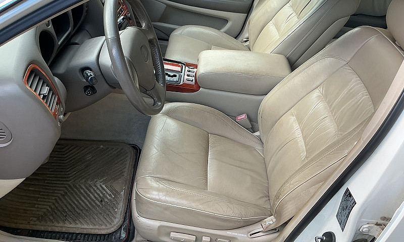 2000 Lexus Gs300  4D...