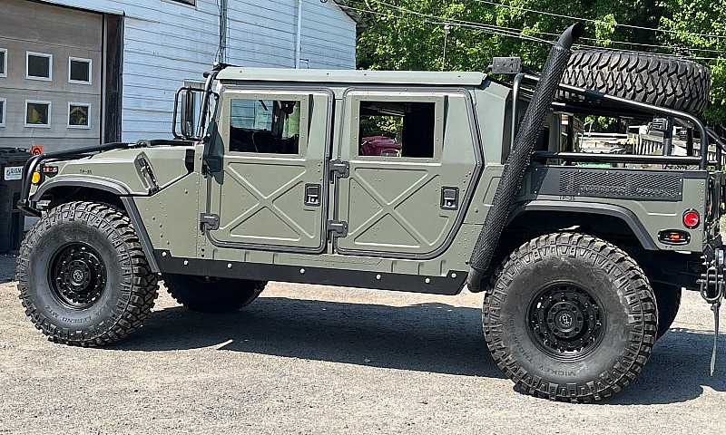 Am General Humvee M1...