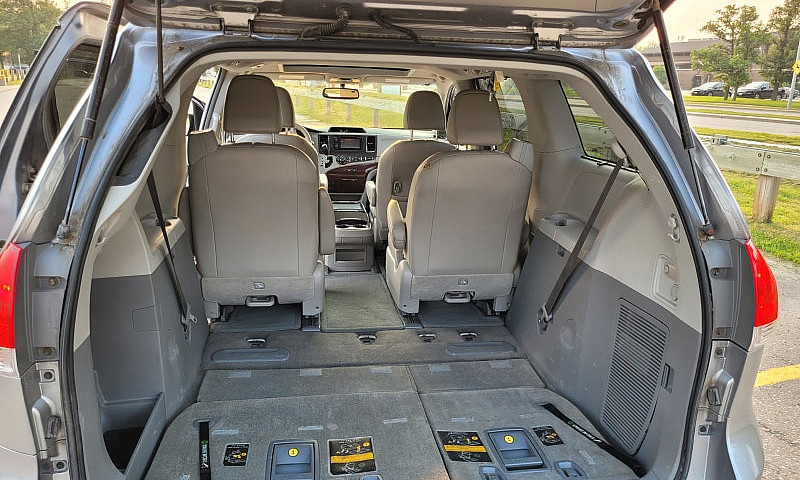 2012 Toyota Sienna X...