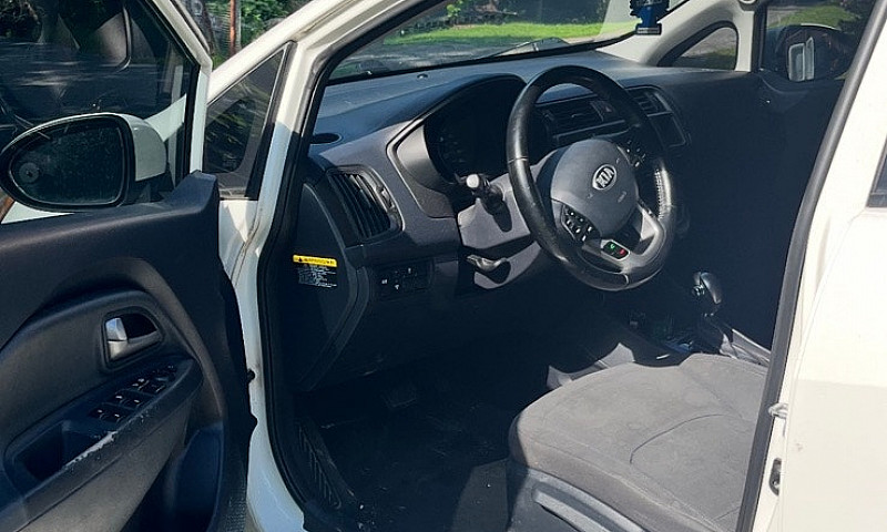 2015 Kia Rio Hatchba...