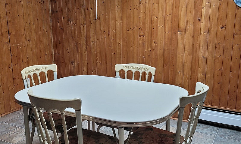Fully Furnished Larg...
