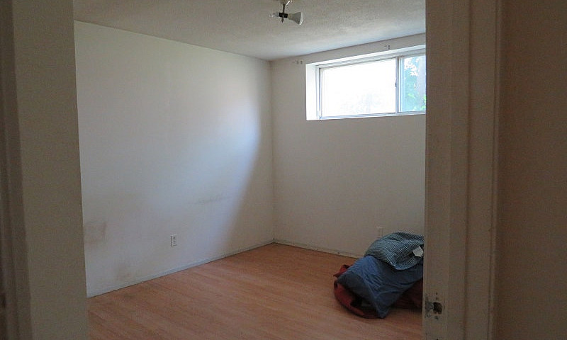 4 Bedrooms House For...