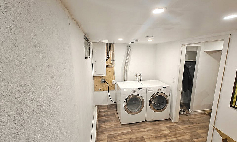 2 Bedrooms , 2 Full ...