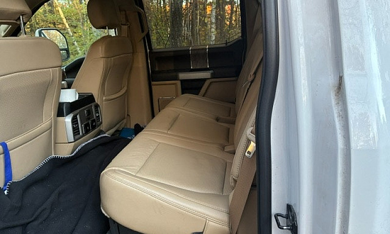 Ford F-350 Lariat Di...