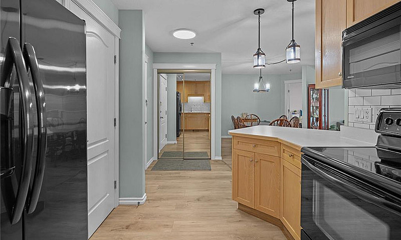 2 Bed 2 Bath Condo W...