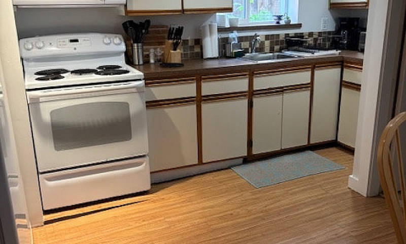 Furnished 1Br/1Bth -...