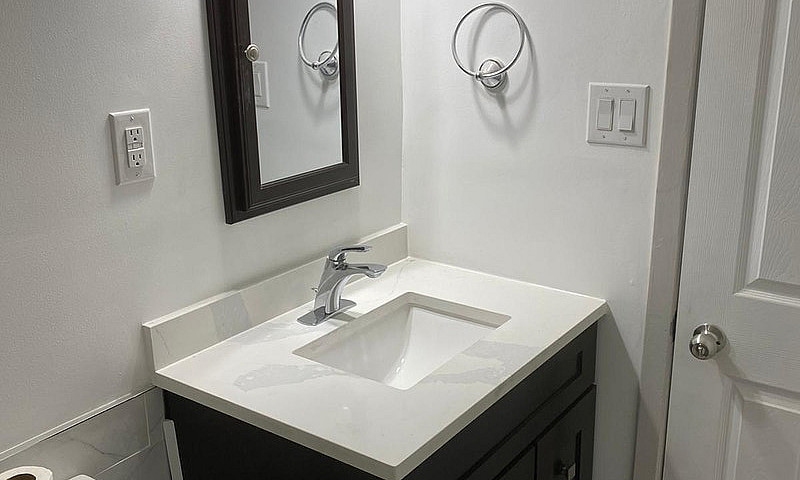 Large Renovated 2 Be...