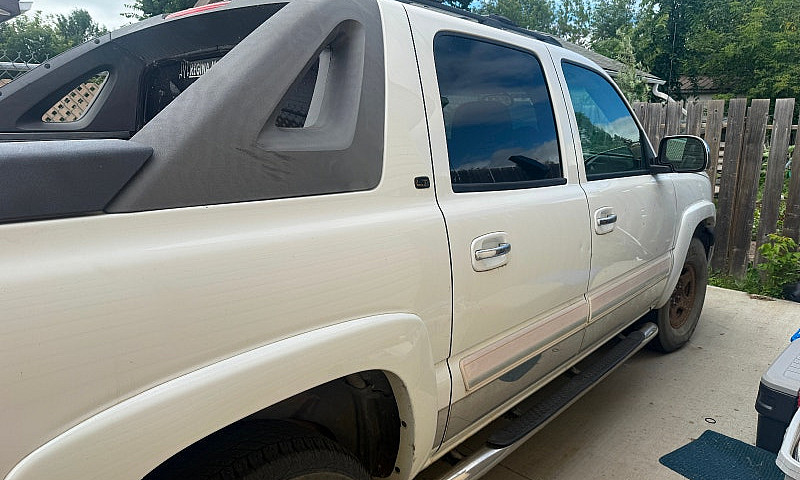 2005 Chevy Avalanche...