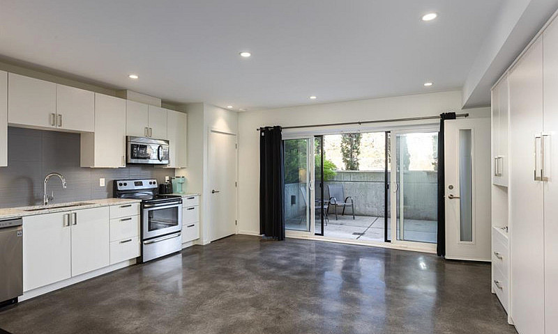 Unfurnished 2 Bedroo...
