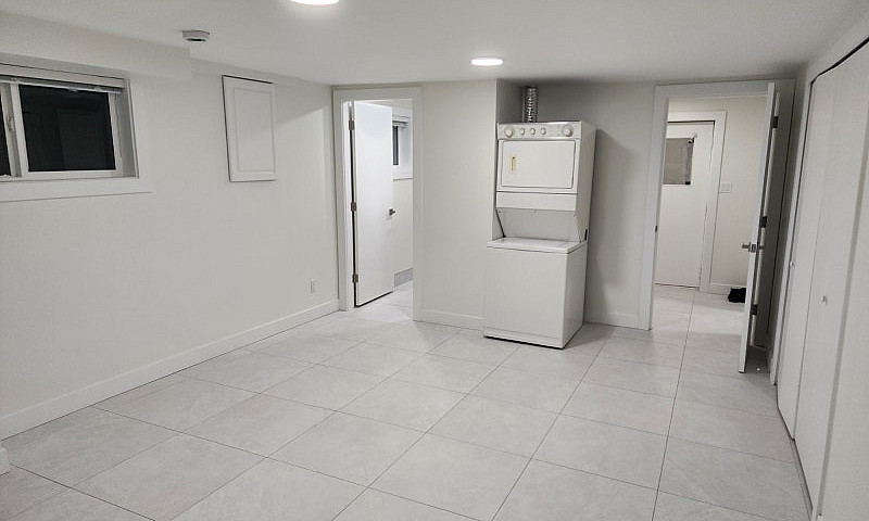 $1600 / 1Br-1Ba Suit...