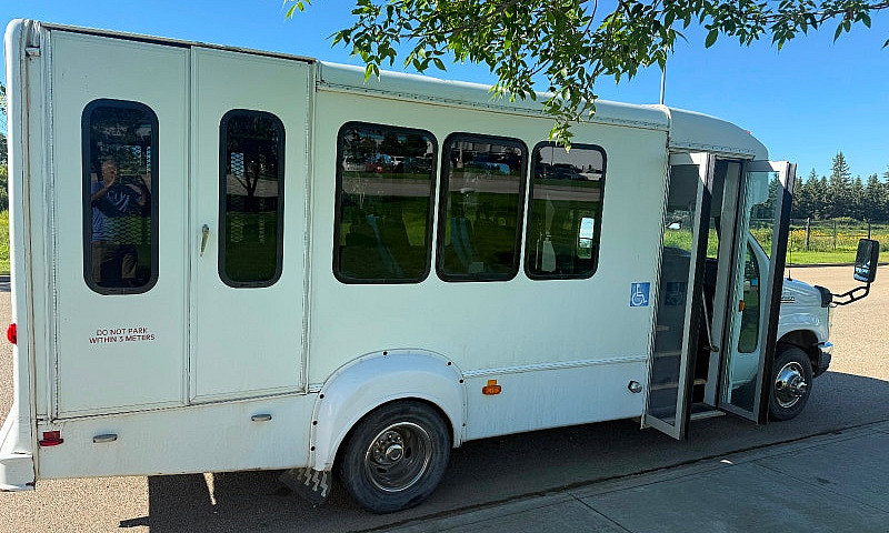 2010 Ford E350 11 Pa...