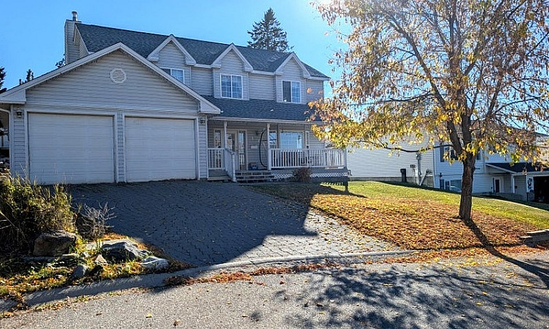 Spacious 6-Bedroom H...