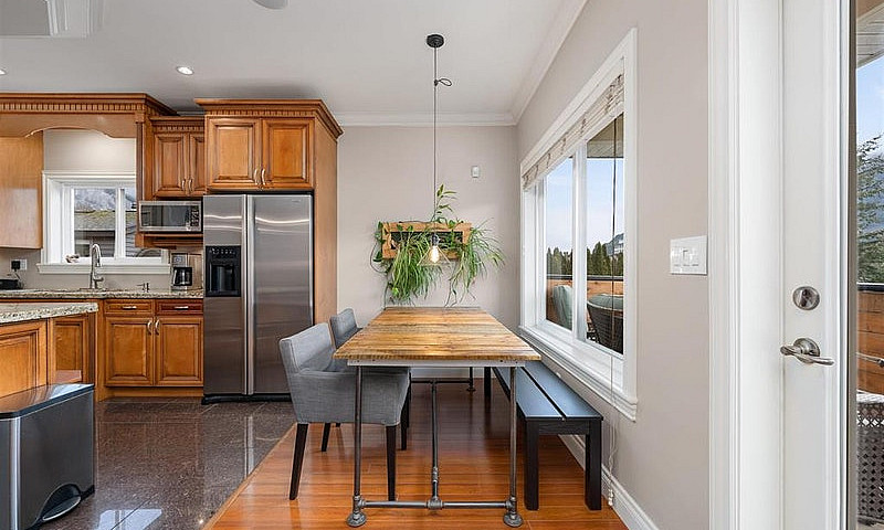 Furnished 4Bd/4Ba Sq...