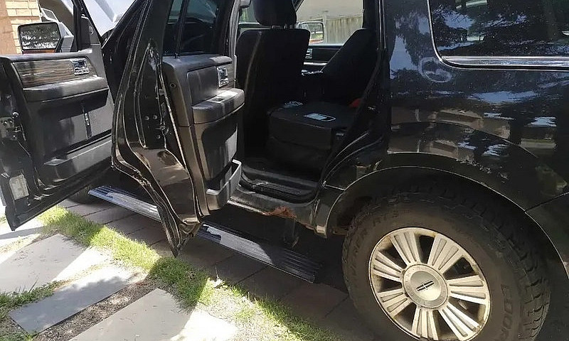 2010 Lincoln Navigat...