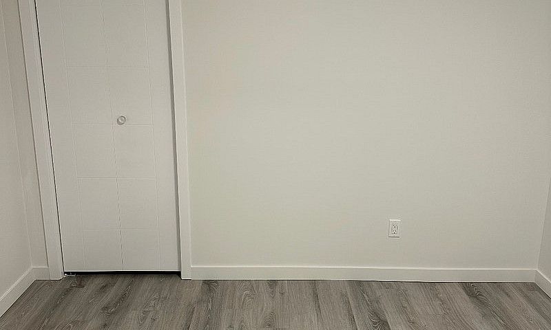 Spacious Modern 900 ...