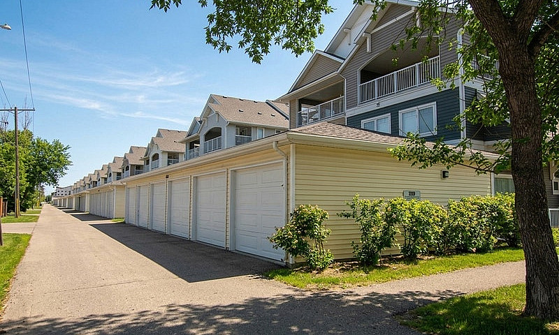 3 Bedroom Plus 2.5Ba...