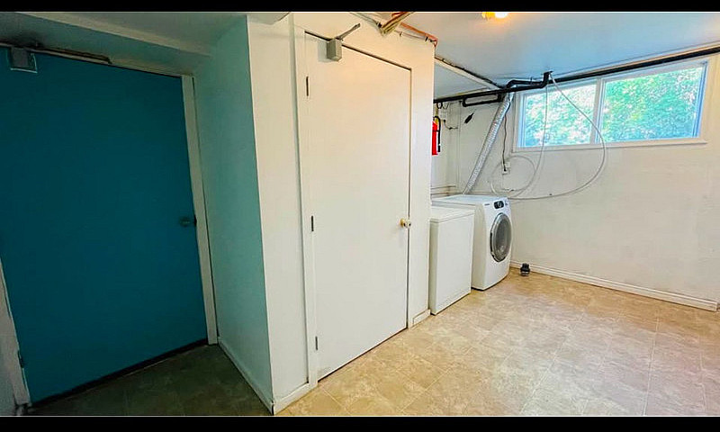Studio Basement Suit...