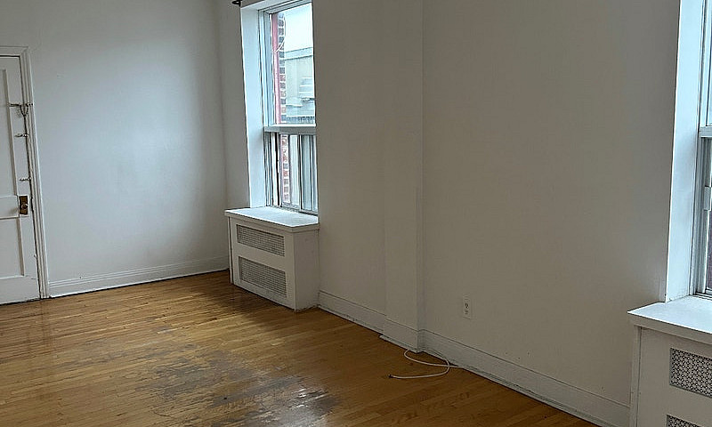 Spacious 1 1/2, 4 1/...