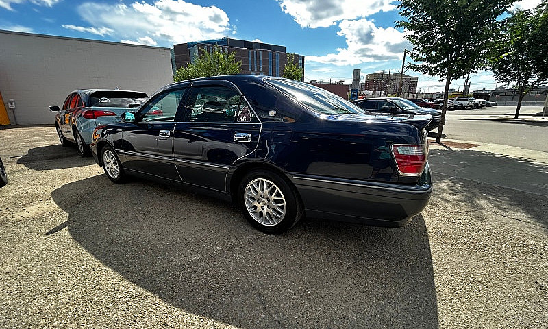2000 Toyota Crown At...