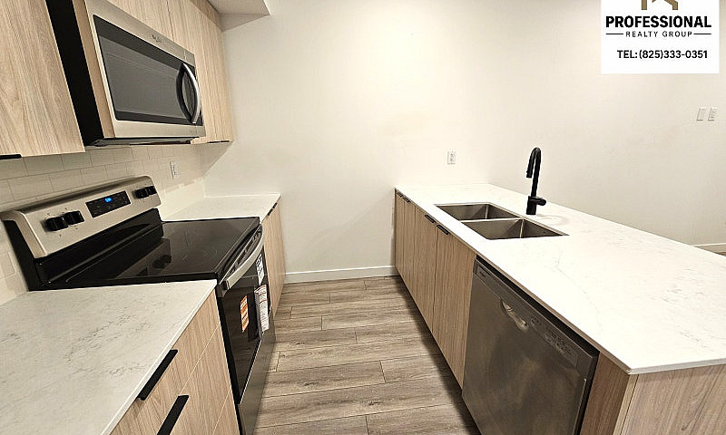 Stylish 1-Bedroom Ba...