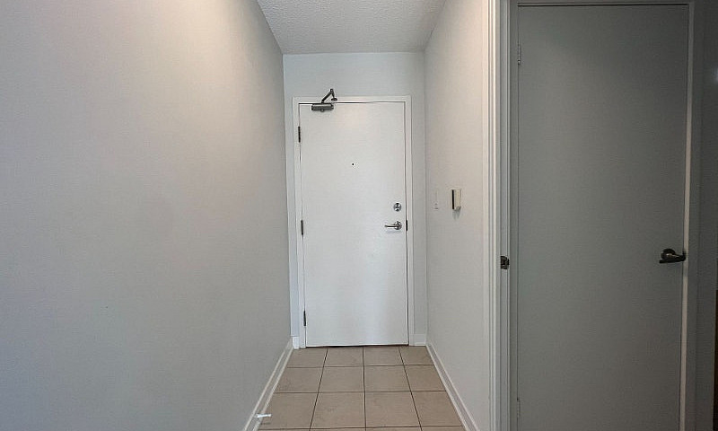 Condo Close To Roger...