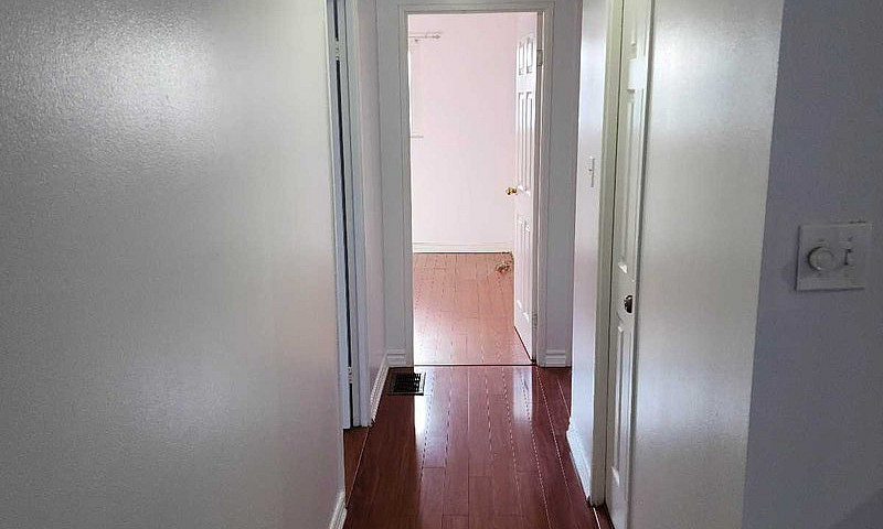 $2300 - 3 Bedroom Up...