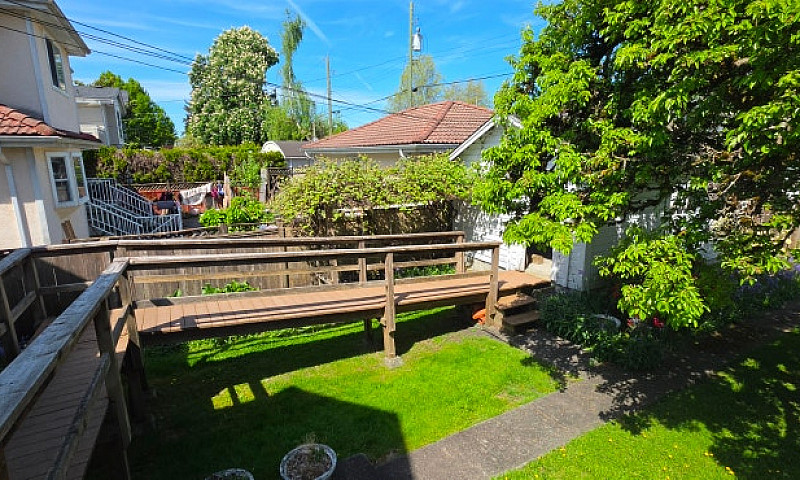 Vancouver // 4Beds +...