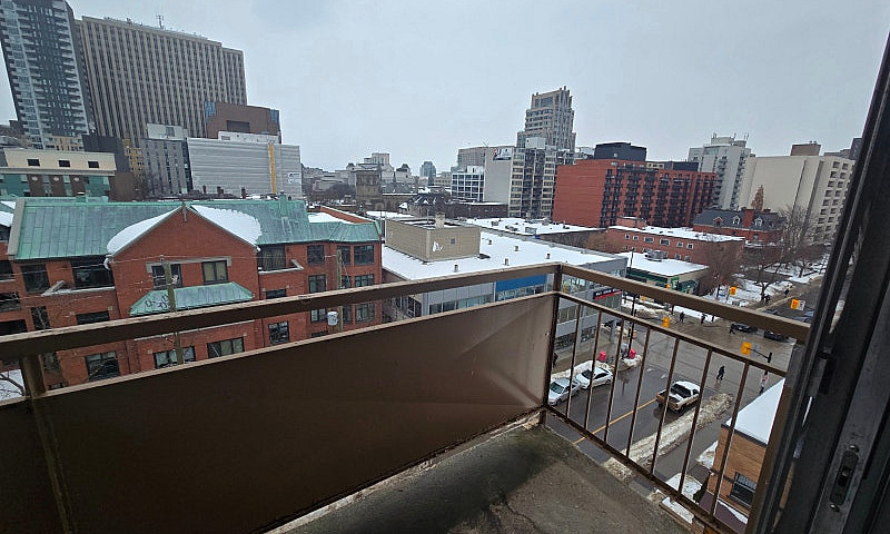 1 Bdrm Apt @ Somerse...
