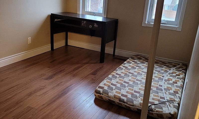 Private Room For Ren...