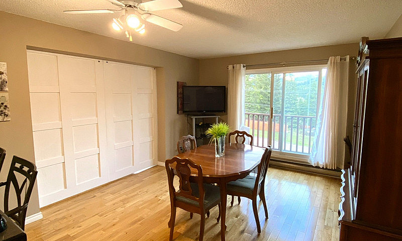 Private Room In Elkf...