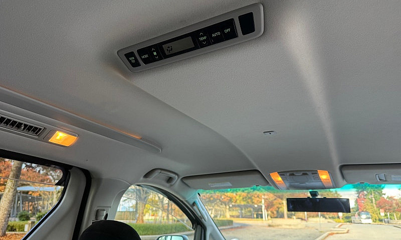 2008 Toyota Vellfire...