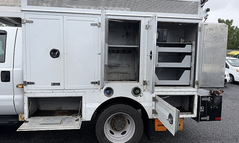 2015 Ford F550 Servi...