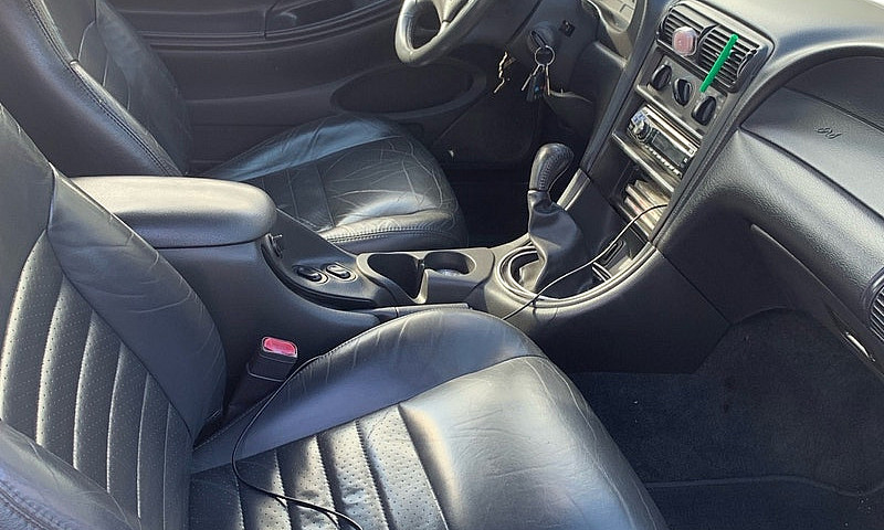 2000 Ford Mustang Gt...
