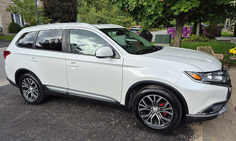 2016 Mitsubishi Outl...