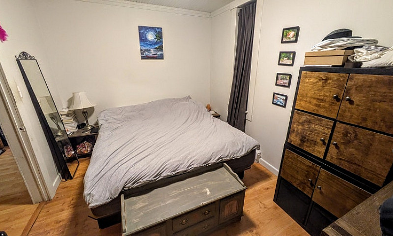 2 Beds 1 Bath Flat...