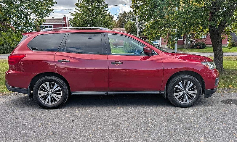 2017 Nissan Pathfind...
