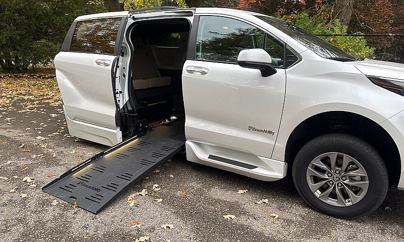 Toyota Sienna Mobili...