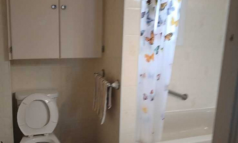 Furnished Upstairs R...