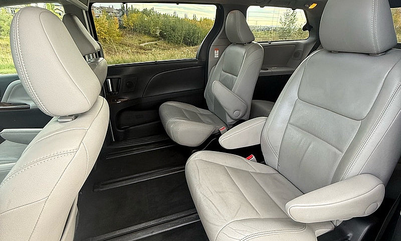 2015 Toyota Sienna L...
