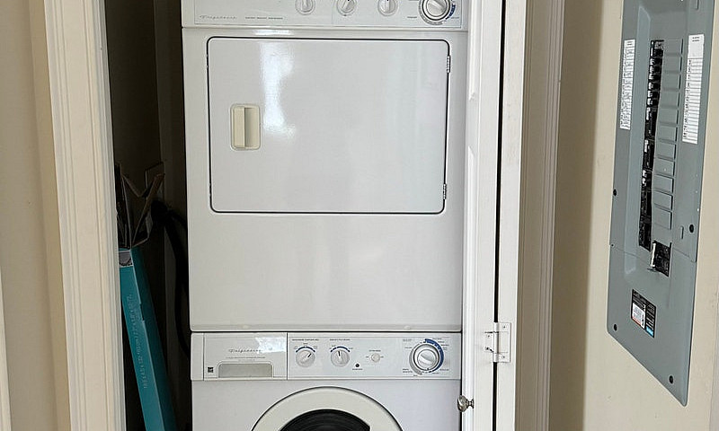 1 Br Coach House In ...
