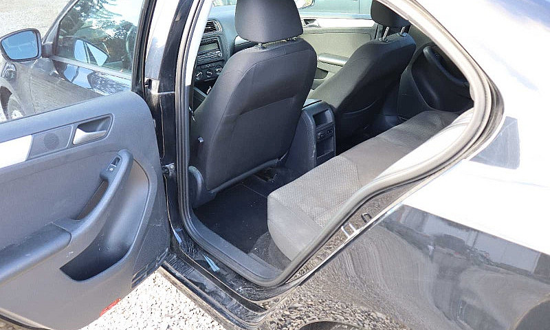 2013 Volkswagen Jett...