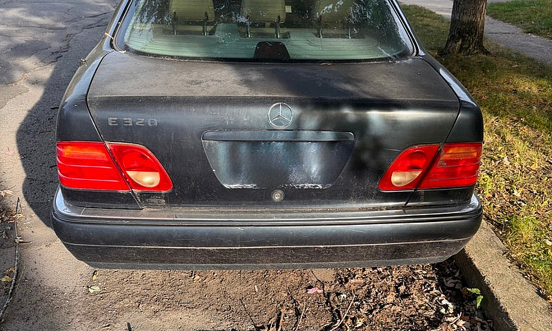 Mercedes-Benz E320 1...