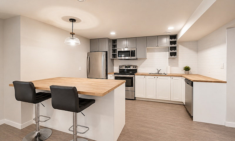 Renovated 2 Bedroom ...
