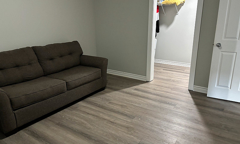 Bright & Spacious Ba...