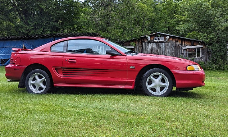 1995 Ford Mustang Gt...