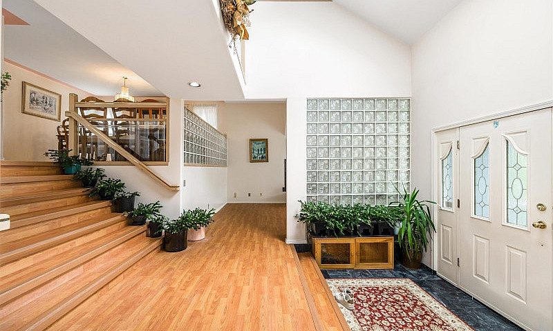 Custom-Built 5Br/4Ba...
