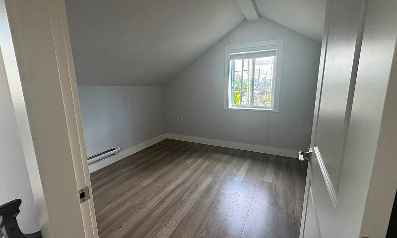 3 Bedrooms Lawnway H...